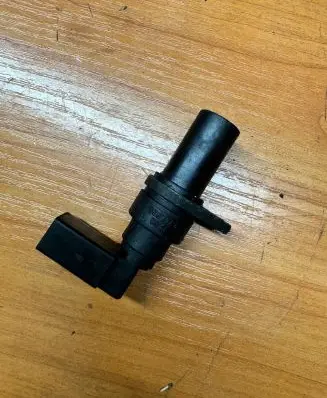 BMW 5 E39 Crankshaft position sensor 2247926 1362