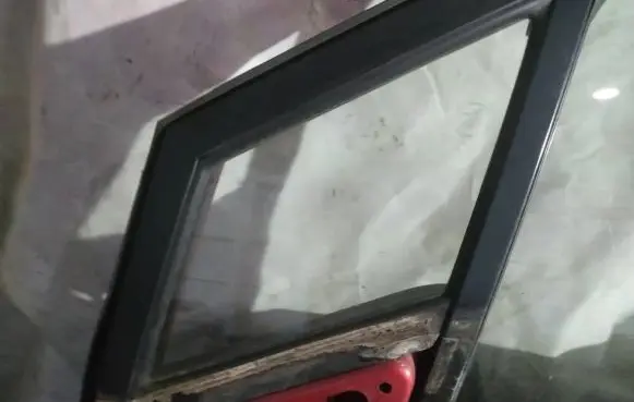 Mazda 5 Front door vent window glass four-door 