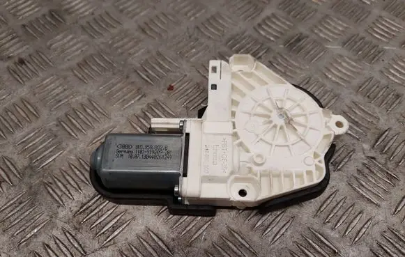 Audi A8 S8 D4 4H Front door window regulator motor 8K0959802B