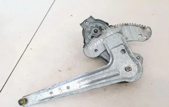 Nissan Almera N16 Sliding door window regulator with motor