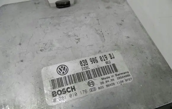 Volkswagen PASSAT B5 Engine control unit/module ECU 0281010176