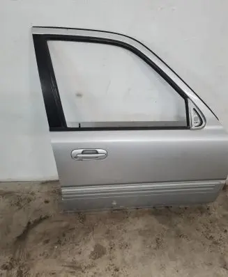 Honda CR-V Front door