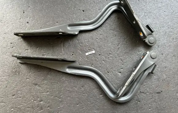Nissan Patrol Y61 Engine bonnet/hood hinges 65401VB000 65400VB000