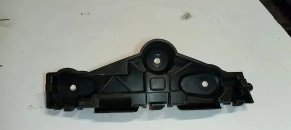 Renault Sandero II Front bumper mounting bracket 622222445R