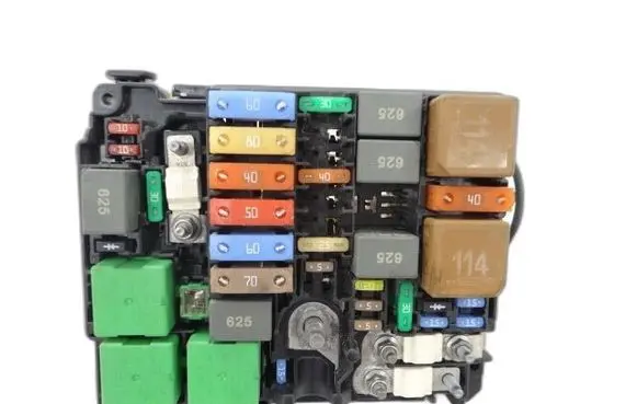 Citroen Berlingo Fuse box set 9804848580