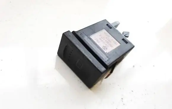 Volkswagen PASSAT B5 Windscreen/window heater switch 3B0959621C
