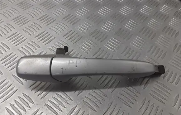 Mazda 3 I Front door exterior handle/bracket 