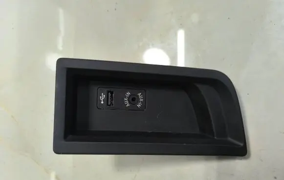 BMW 3 GT F34 AUX in-socket connector 9207357 58450710 105026812