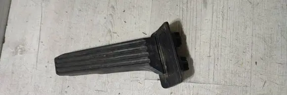Accelerator throttle pedal