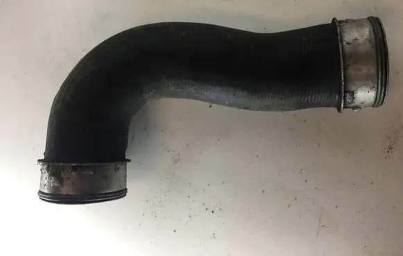 Volkswagen PASSAT B6 Engine coolant pipe/hose