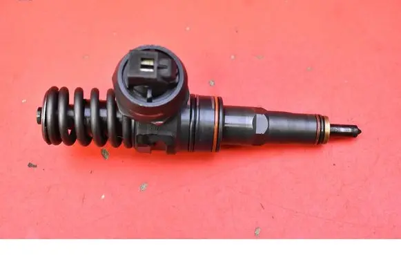 Volkswagen Golf IV Fuel injector 038130073AL