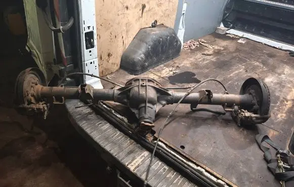 Volkswagen Amarok Rear axle beam with reductor