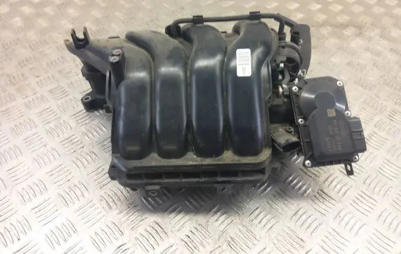 KIA Sportage Intake manifold 35100-2B300