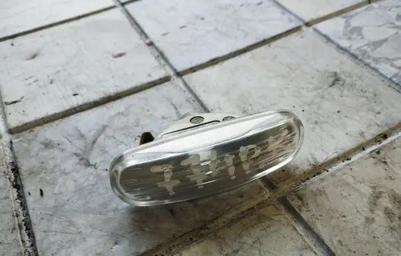 Toyota Corolla Verso AR10 Front fender indicator light 51717793