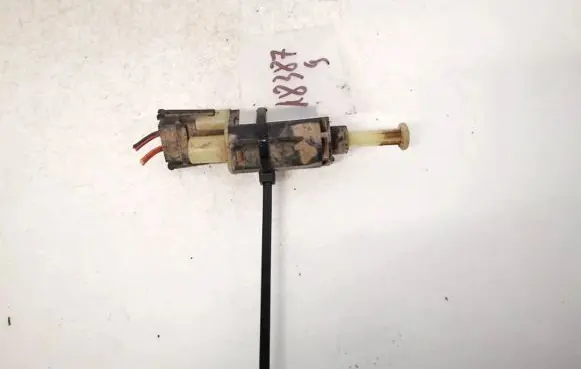 Volkswagen PASSAT B2 Brake pedal sensor switch 322945515