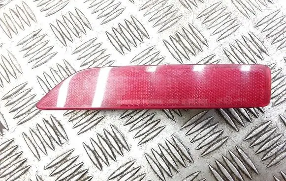 Honda CR-V Rear tail light reflector p6368l