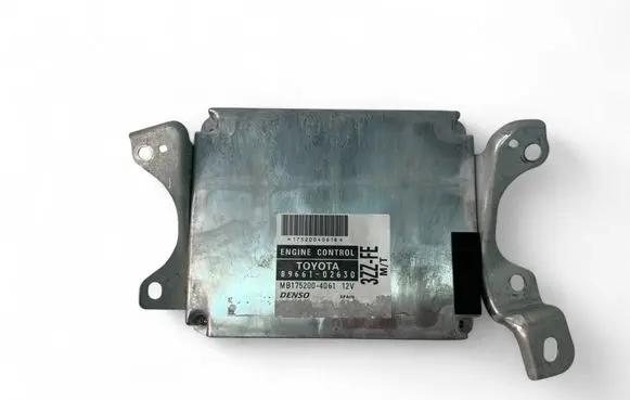 Toyota Corolla E120 E130 Engine control unit/module ECU 8966102630