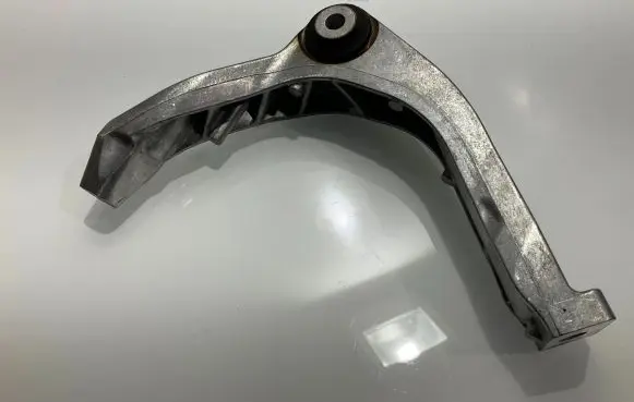 Porsche Cayenne (9Y0 9Y3) Engine mounting bracket 9Y0199353 E995212