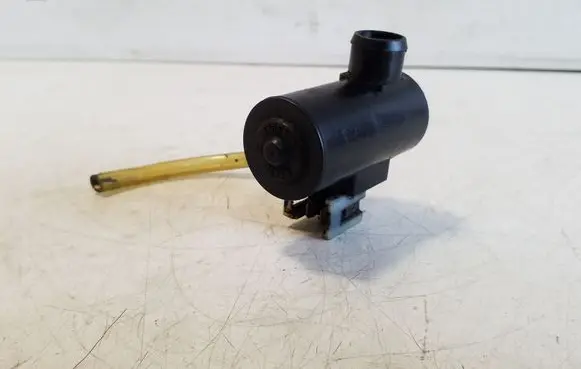Suzuki Grand Vitara II Windscreen/windshield washer pump 502412