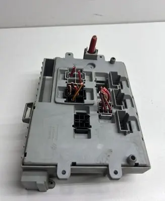 BMW 3 E90 E91 Fuse module B010098800 6906621 42489761
