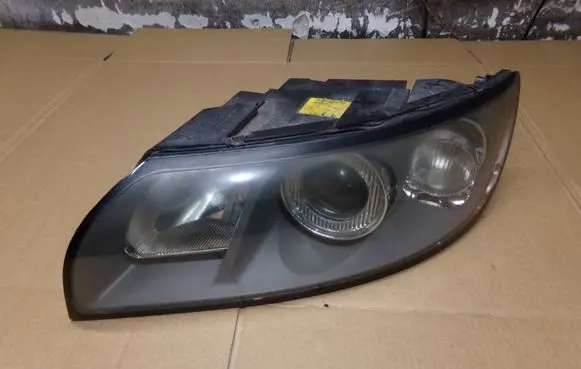 Volvo V50 Headlight/headlamp 30698886
