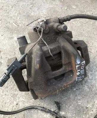 Front brake caliper