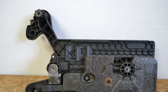 Audi A3 S3 8P Battery tray 5Q0915321D