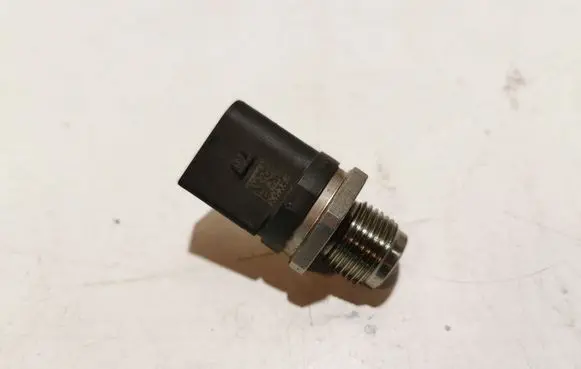 BMW 5 F10 F11 Fuel pressure sensor 0281006453