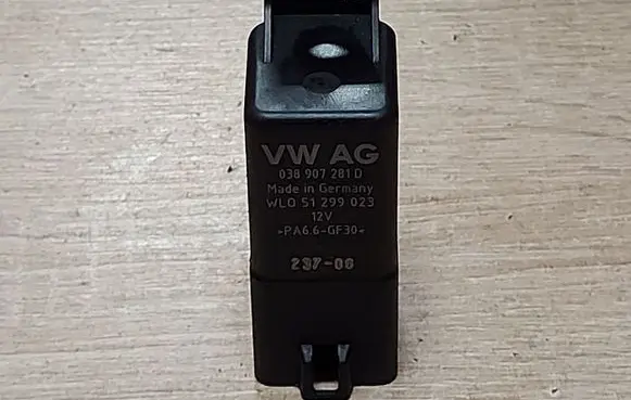 Skoda Octavia Mk2 (1Z) Glow plug pre-heat relay 038907281D WLO51299023