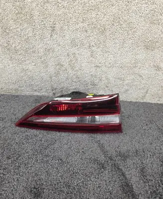 Opel Grandland X Tailgate rear/tail lights YP00016380 81670102