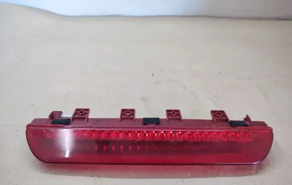 KIA Sportage Third/center stoplight