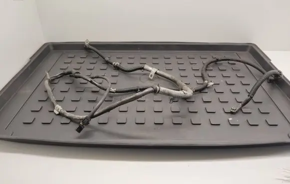 Mercedes-Benz GLK (X204) Positive cable (battery)