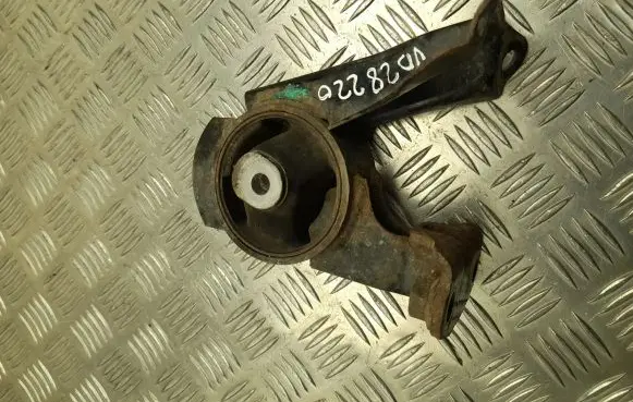 Toyota Prius (XW30) Engine mount bracket