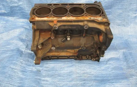 Volkswagen Touran I Engine block CDG