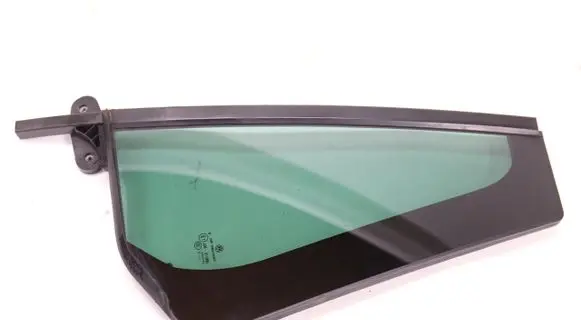 Volkswagen PASSAT B8 Sliding door window/glass 3G9845213
