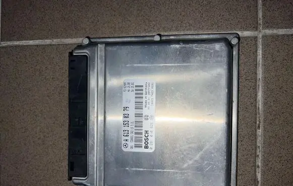 Mercedes-Benz S W220 Engine control unit/module A6131530379