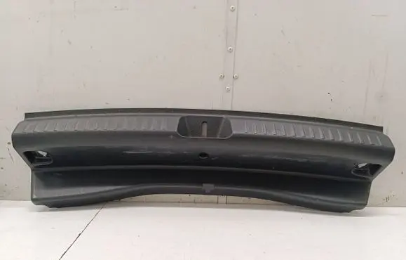 Trunk/boot sill cover protection