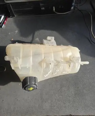 Coolant expansion tank/reservoir