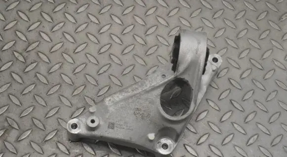 Tesla Model 3 Engine mounting bracket 109533700D