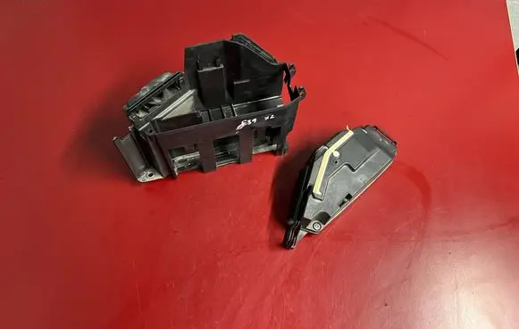 BMW X2 F39 Engine control unit box 8581370 8581751 1290581370