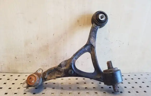 Volvo XC90 Front lower control arm/wishbone