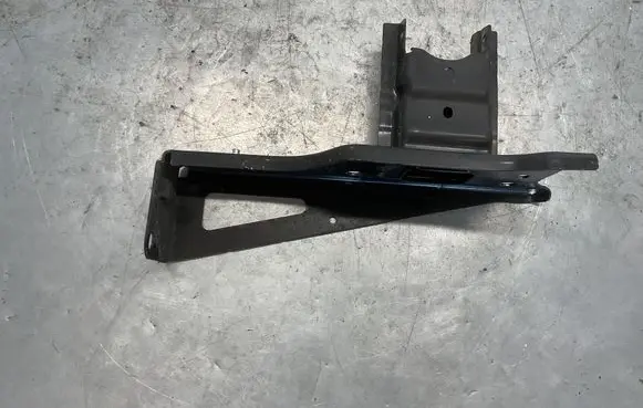 Opel Corsa D Front bumper mounting bracket 449021146 13191880 3547