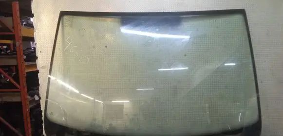 Volkswagen Touran I Front windscreen/windshield window