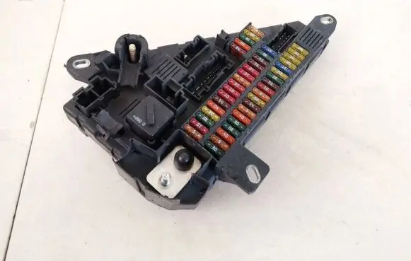 BMW 5 E60 E61 Fuse box set 913883001 518956057