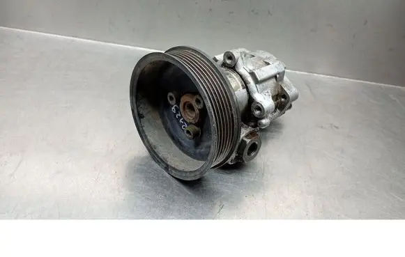 Volkswagen Polo III 6N 6N2 6NF Power steering pump 032145157A