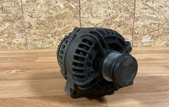 Volvo V70 Generator/alternator 8676498 0124525029