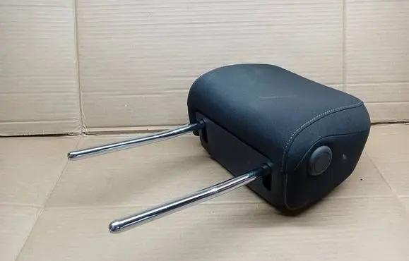Volkswagen PASSAT B8 Front seat headrest 