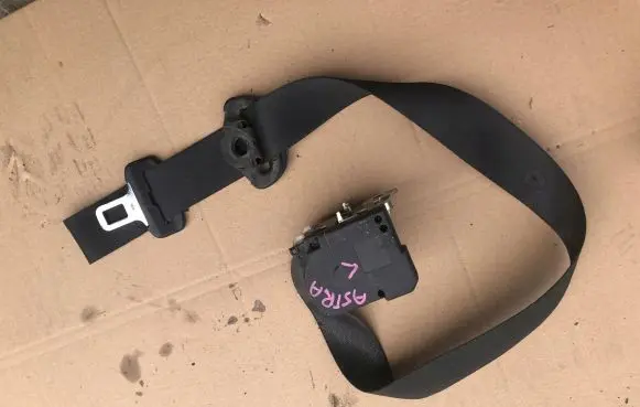 Opel Astra G Front seatbelt 90560637