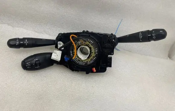 Peugeot 208 I Tailgate/trunk/boot open switch 98030390ZD
