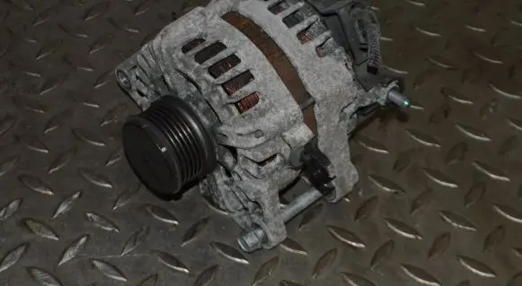 Hyundai i40 Generator/alternator 373002A800